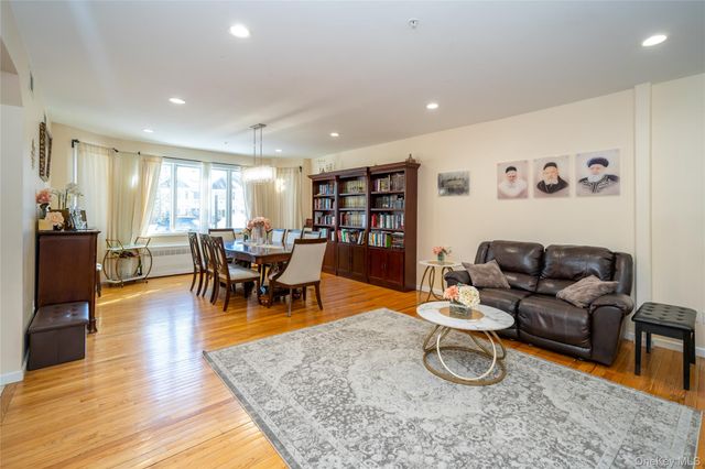 4 Rose Garden Way 102, Monsey, NY 10952