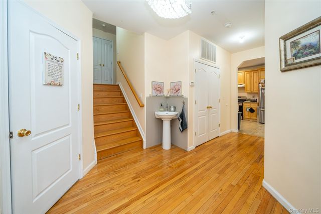 4 Rose Garden Way 102, Monsey, NY 10952