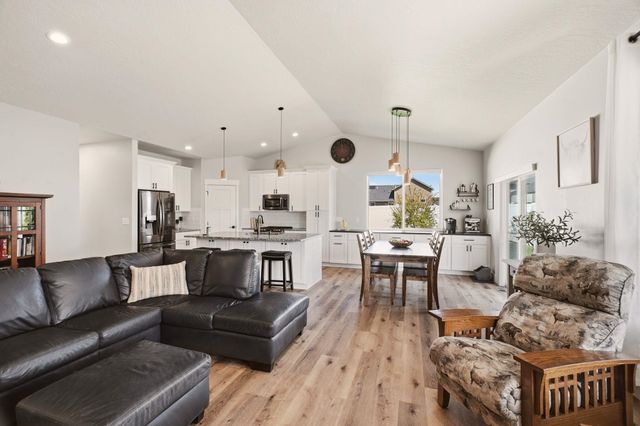 22 E Eleventh Ct, Deer Park, WA 99006