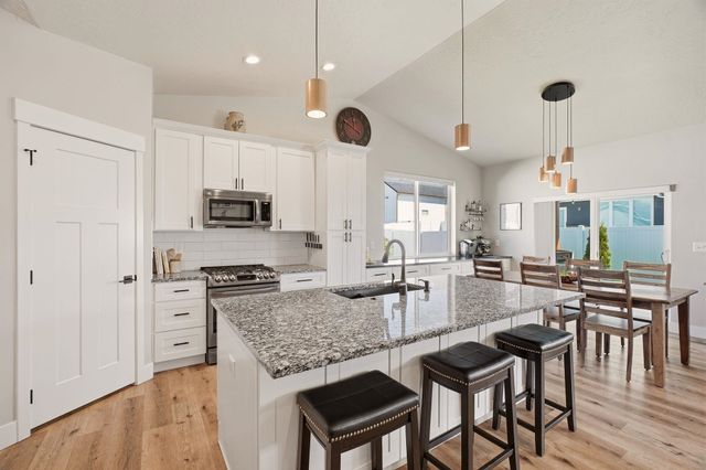 22 E Eleventh Ct, Deer Park, WA 99006