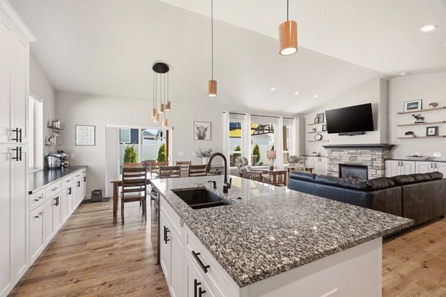 22 E Eleventh Ct, Deer Park, WA 99006