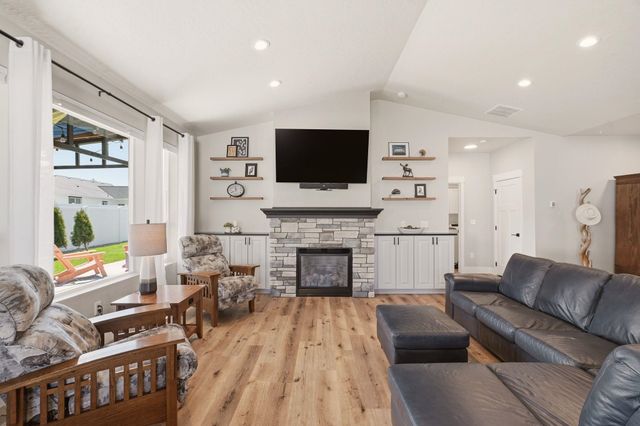 22 E Eleventh Ct, Deer Park, WA 99006