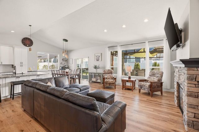 22 E Eleventh Ct, Deer Park, WA 99006