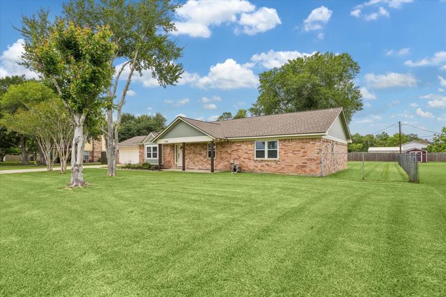 12206 Young Circle, Santa Fe, TX 77510
