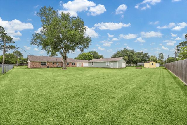 12206 Young Circle, Santa Fe, TX 77510