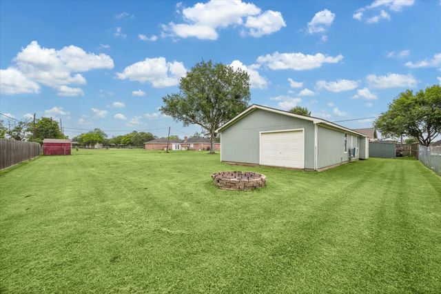 12206 Young Circle, Santa Fe, TX 77510