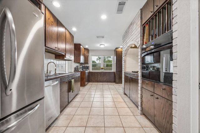 12206 Young Circle, Santa Fe, TX 77510