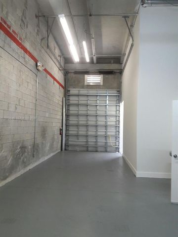 10601 NW 122nd St 15, Medley, FL 33178