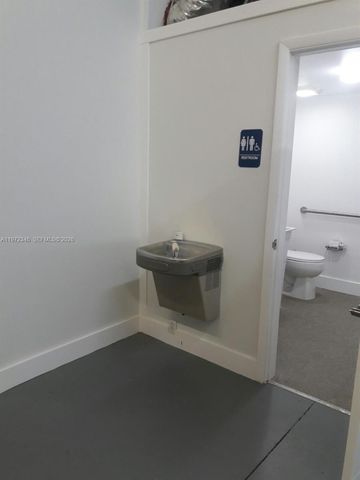 10601 NW 122nd St 15, Medley, FL 33178