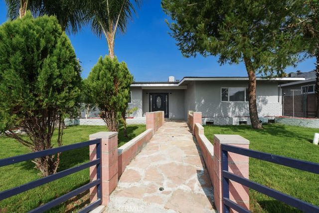 932 N Encina, Rialto, CA 92376