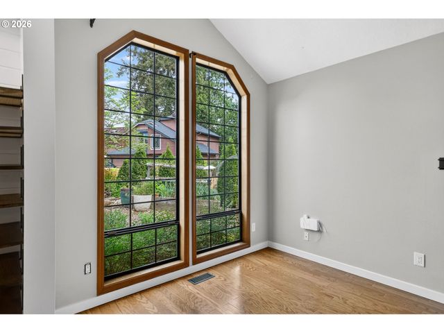 8250 Sw COLONY CREEK Ct, Portland, OR 97224