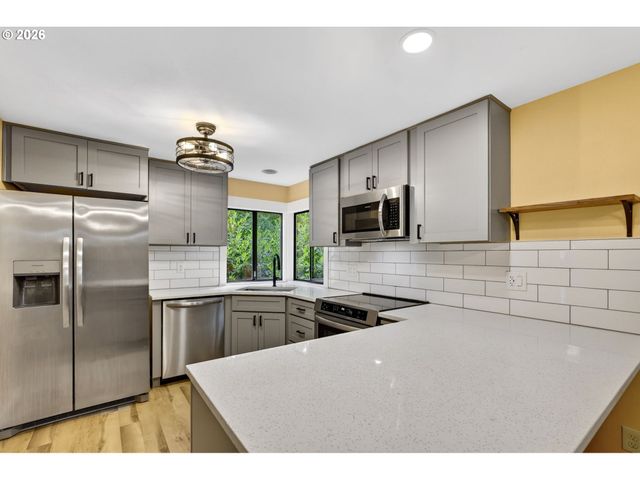 8250 Sw COLONY CREEK Ct, Portland, OR 97224
