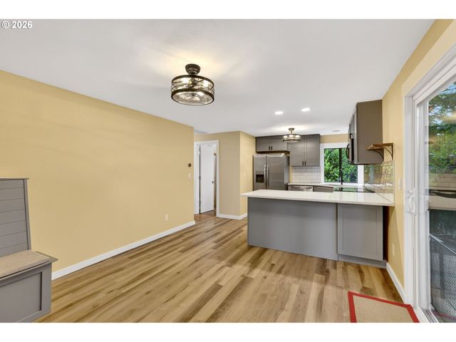 8250 Sw COLONY CREEK Ct, Portland, OR 97224