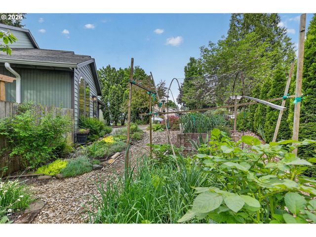 8250 Sw COLONY CREEK Ct, Portland, OR 97224