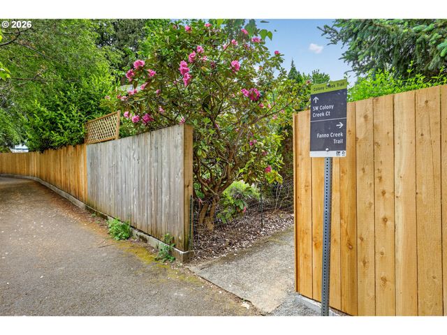 8250 Sw COLONY CREEK Ct, Portland, OR 97224
