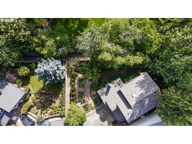 8250 Sw COLONY CREEK Ct, Portland, OR 97224
