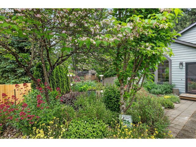 8250 Sw COLONY CREEK Ct, Portland, OR 97224