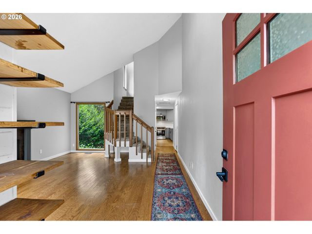 8250 Sw COLONY CREEK Ct, Portland, OR 97224
