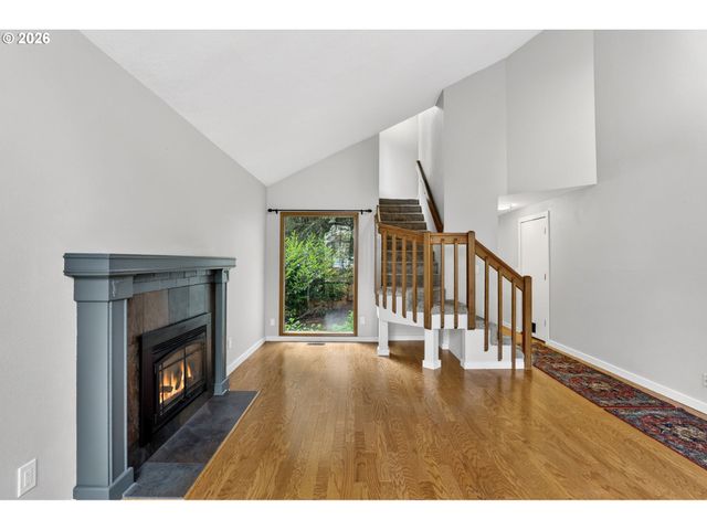 8250 Sw COLONY CREEK Ct, Portland, OR 97224