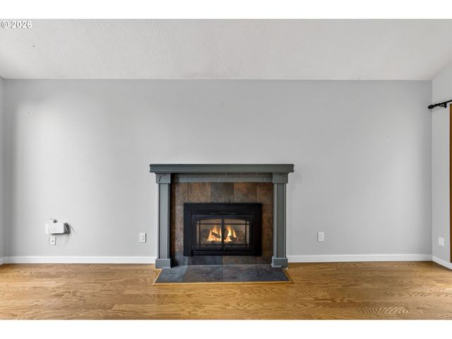 8250 Sw COLONY CREEK Ct, Portland, OR 97224