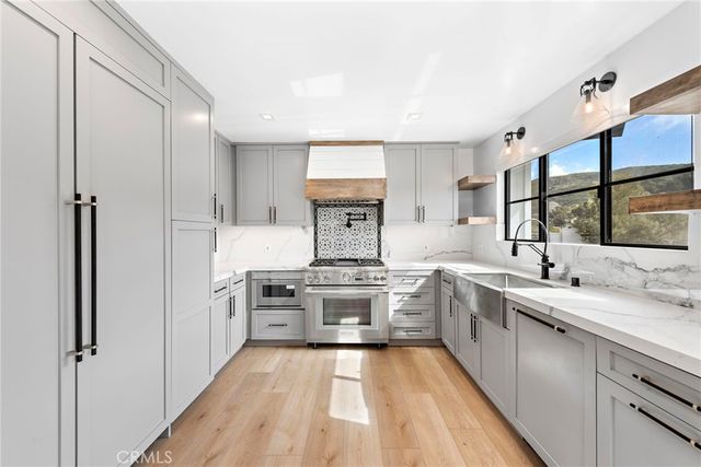 980 Meadowlark Lane, Laguna Beach, CA 92651