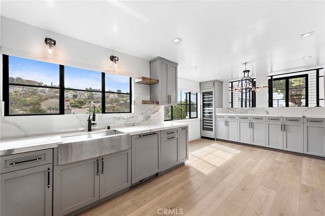980 Meadowlark Lane, Laguna Beach, CA 92651
