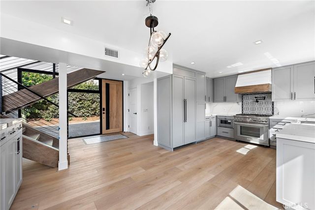980 Meadowlark Lane, Laguna Beach, CA 92651