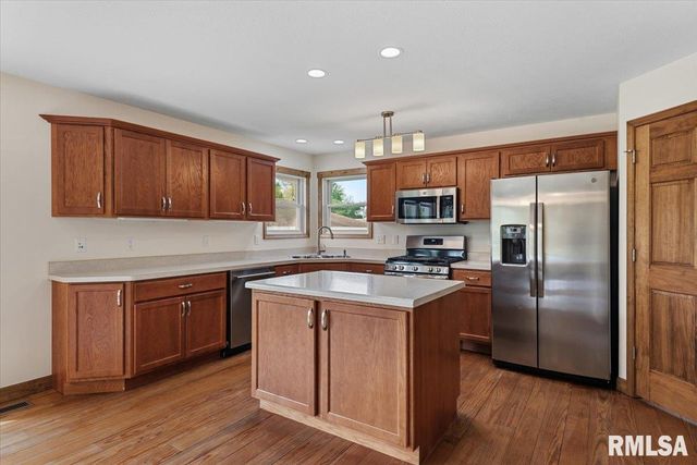 1510 W GLENN Avenue, Springfield, IL 62704