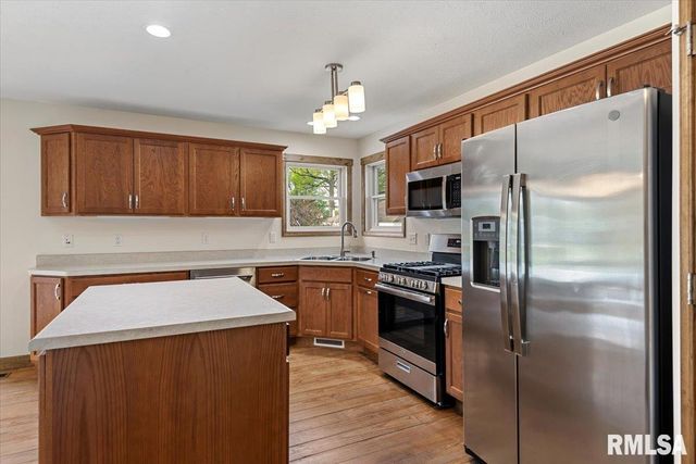 1510 W GLENN Avenue, Springfield, IL 62704