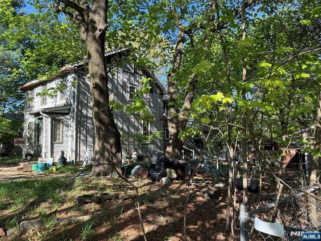 189 Redneck Avenue, Little Ferry, NJ 07643
