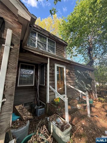 189 Redneck Avenue, Little Ferry, NJ 07643