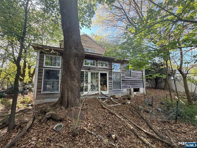 189 Redneck Avenue, Little Ferry, NJ 07643