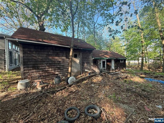 189 Redneck Avenue, Little Ferry, NJ 07643