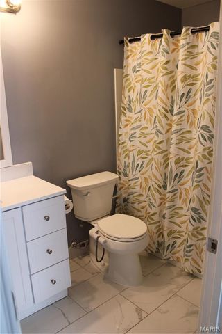 7019 Heege Road A, St Louis, MO 63123