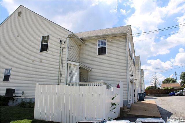 7019 Heege Road A, St Louis, MO 63123
