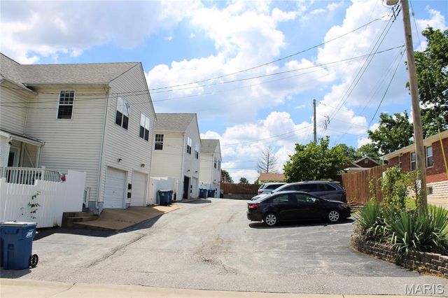 7019 Heege Road A, St Louis, MO 63123