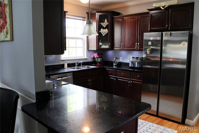 7019 Heege Road A, St Louis, MO 63123