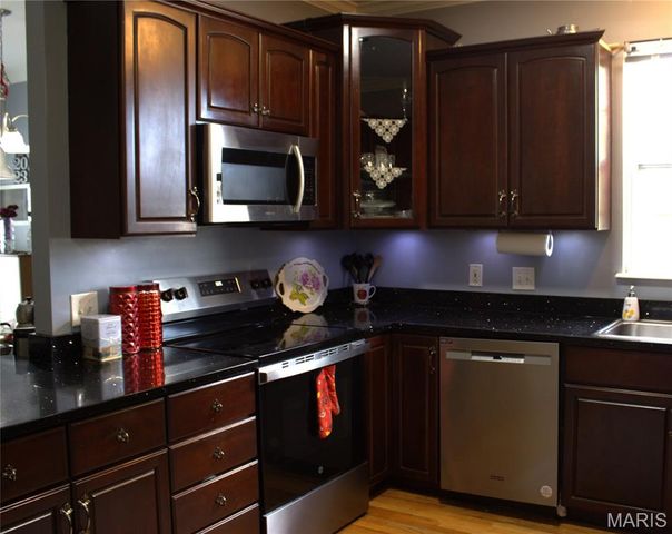 7019 Heege Road A, St Louis, MO 63123