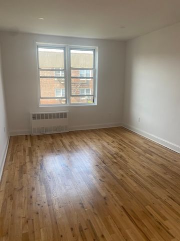 6565 Wetherole St Apt 6S, New York City, NY 11374