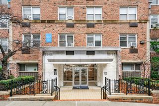 6565 Wetherole St Apt 6S, New York City, NY 11374