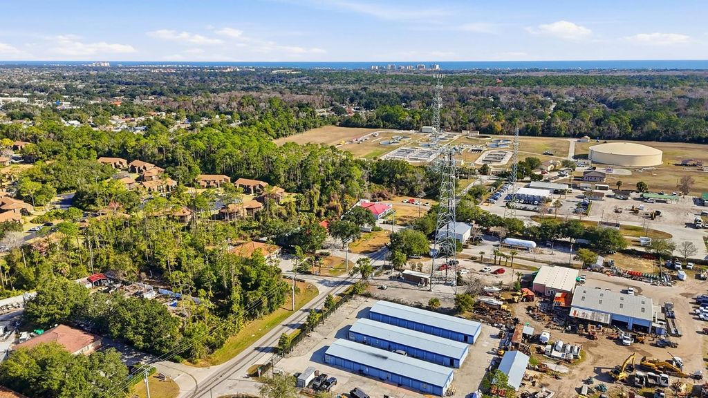 Image 8 of property listing at 19 UTILITY DRIVE, Palm Coast, FL 32137