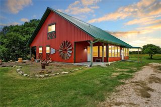 200 CR 481E, Lott, TX 76656