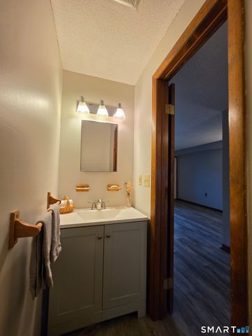 1568 Meriden Road 4C, Waterbury, CT 06705