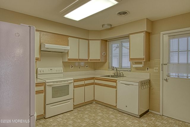 14 Monmouth Lane B, Whiting, NJ 08759