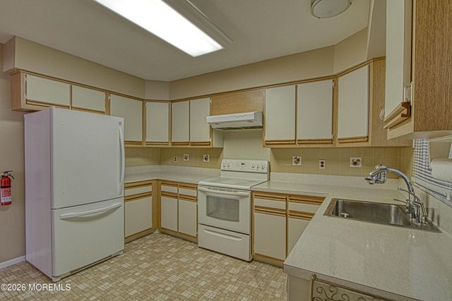 14 Monmouth Lane B, Whiting, NJ 08759