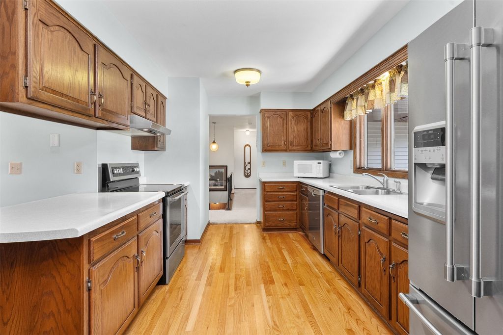 Image 11 of property listing at 2728 E Deblene Lane, Eau Claire, WI 54703