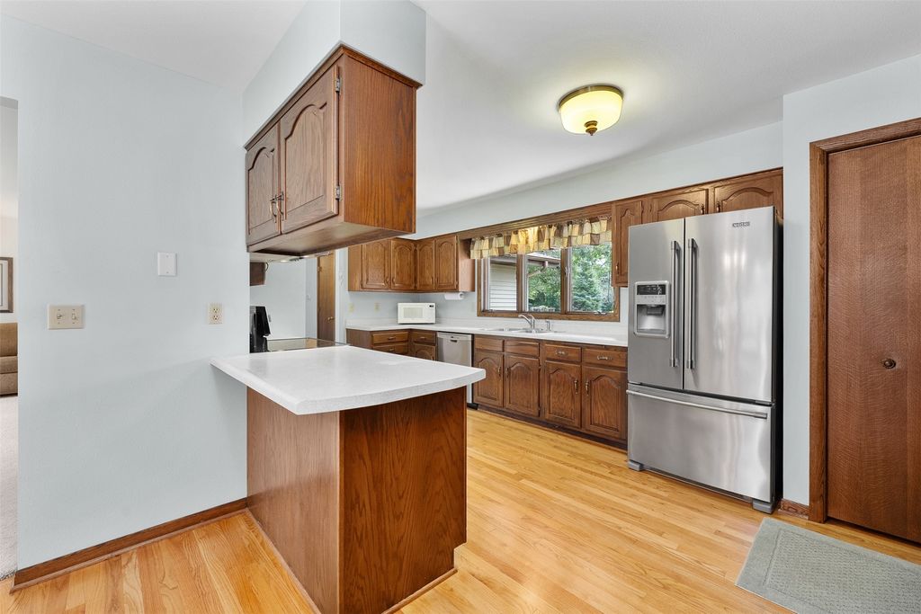 Image 12 of property listing at 2728 E Deblene Lane, Eau Claire, WI 54703