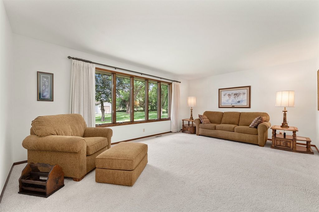 Image 15 of property listing at 2728 E Deblene Lane, Eau Claire, WI 54703