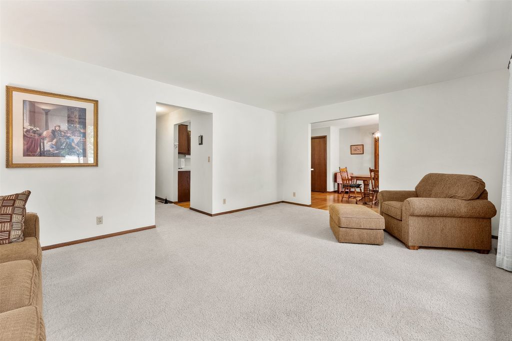 Image 16 of property listing at 2728 E Deblene Lane, Eau Claire, WI 54703