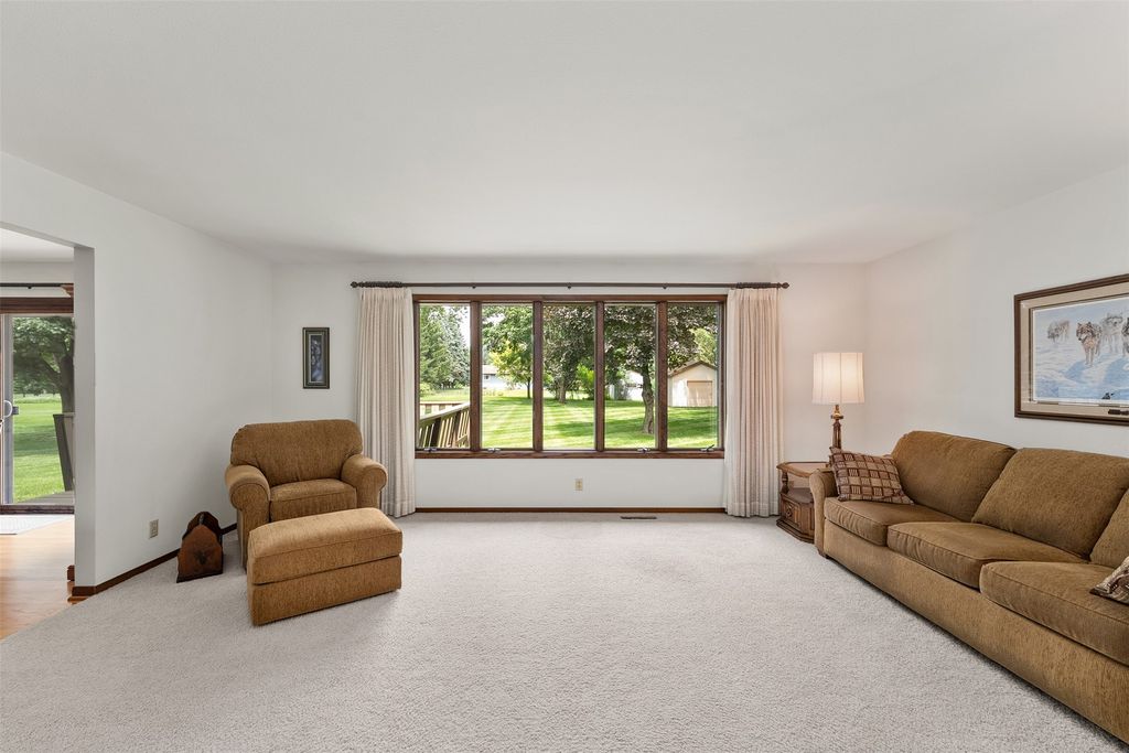 Image 17 of property listing at 2728 E Deblene Lane, Eau Claire, WI 54703
